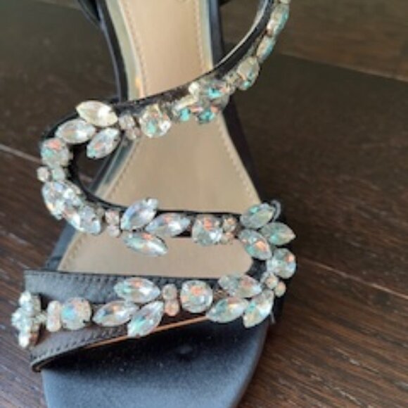 Badgley Mischka Jewel Shoes - Size 5.5 - Black with Rhinestone embellishments - Picture 8 of 13